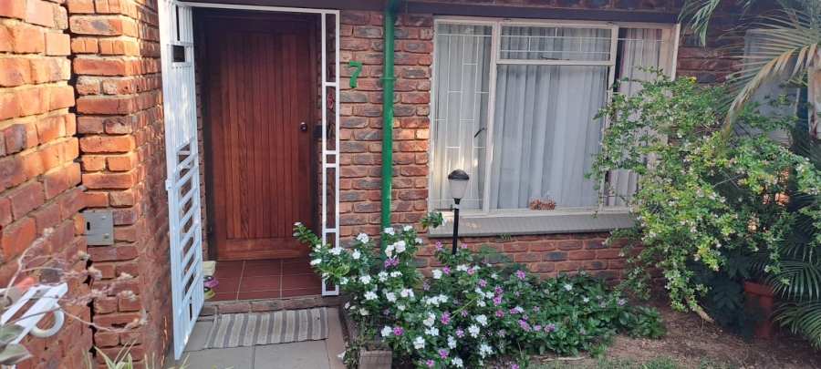 3 Bedroom Property for Sale in Geelhoutpark North West